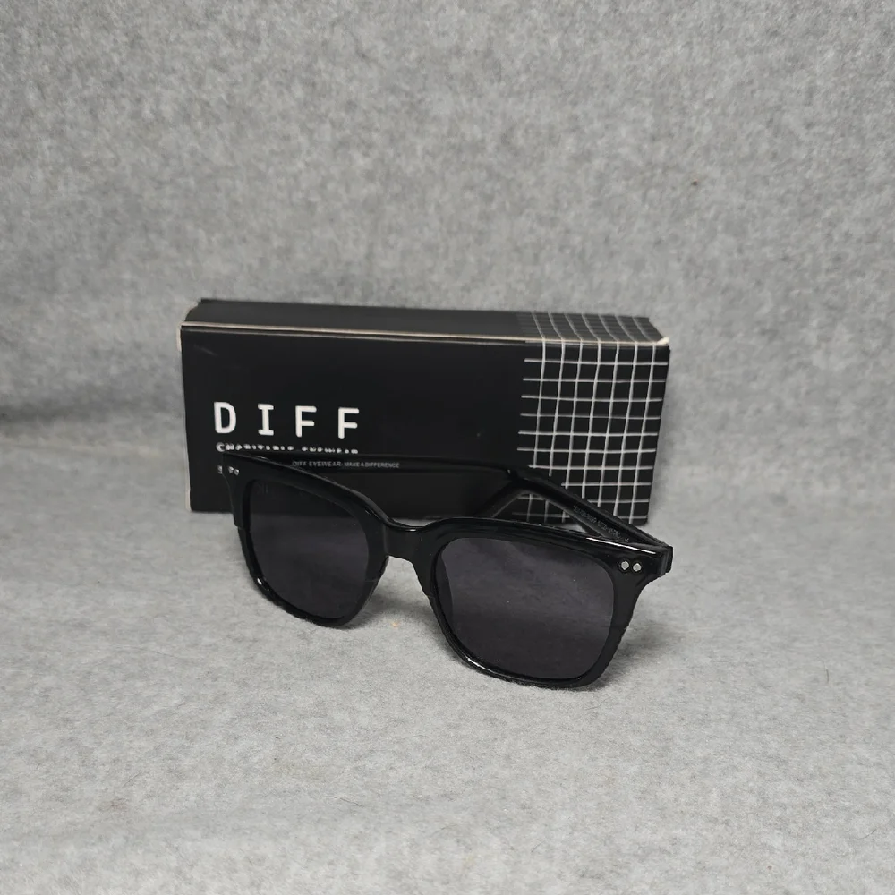 Diff Billie Square Eyewear Classic Black Sunglasses
